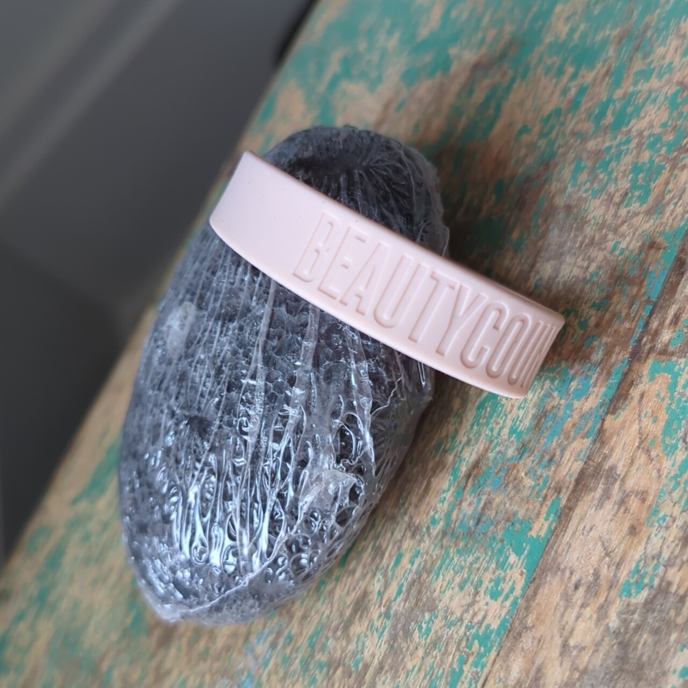 BEAUTYCOUNTER I BRAND NEW IN SEAL Branded Volcanic Pumice Stone